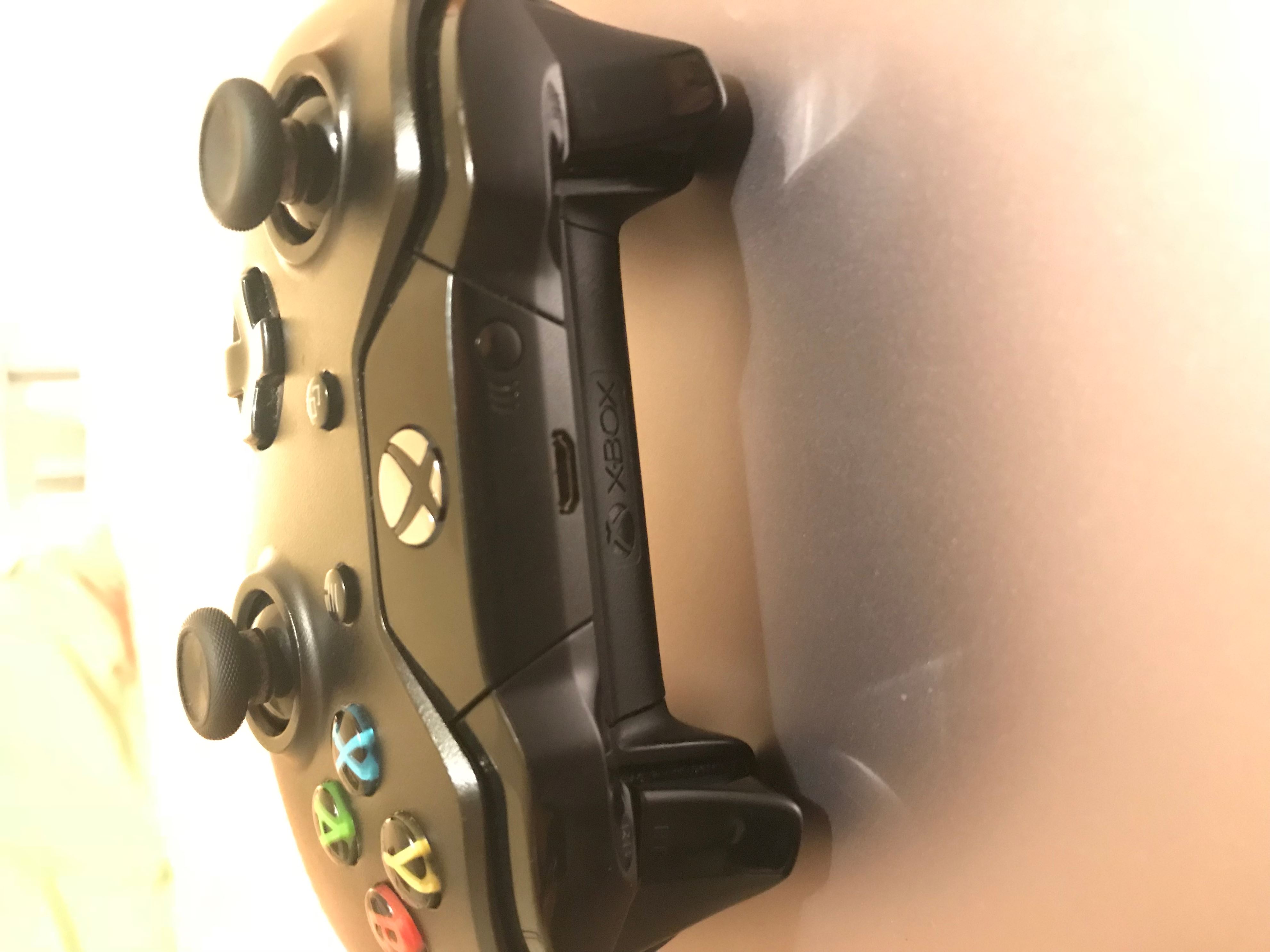 Xbox one controller usb plug/charger plug not connecting and falls right oit [​IMG]