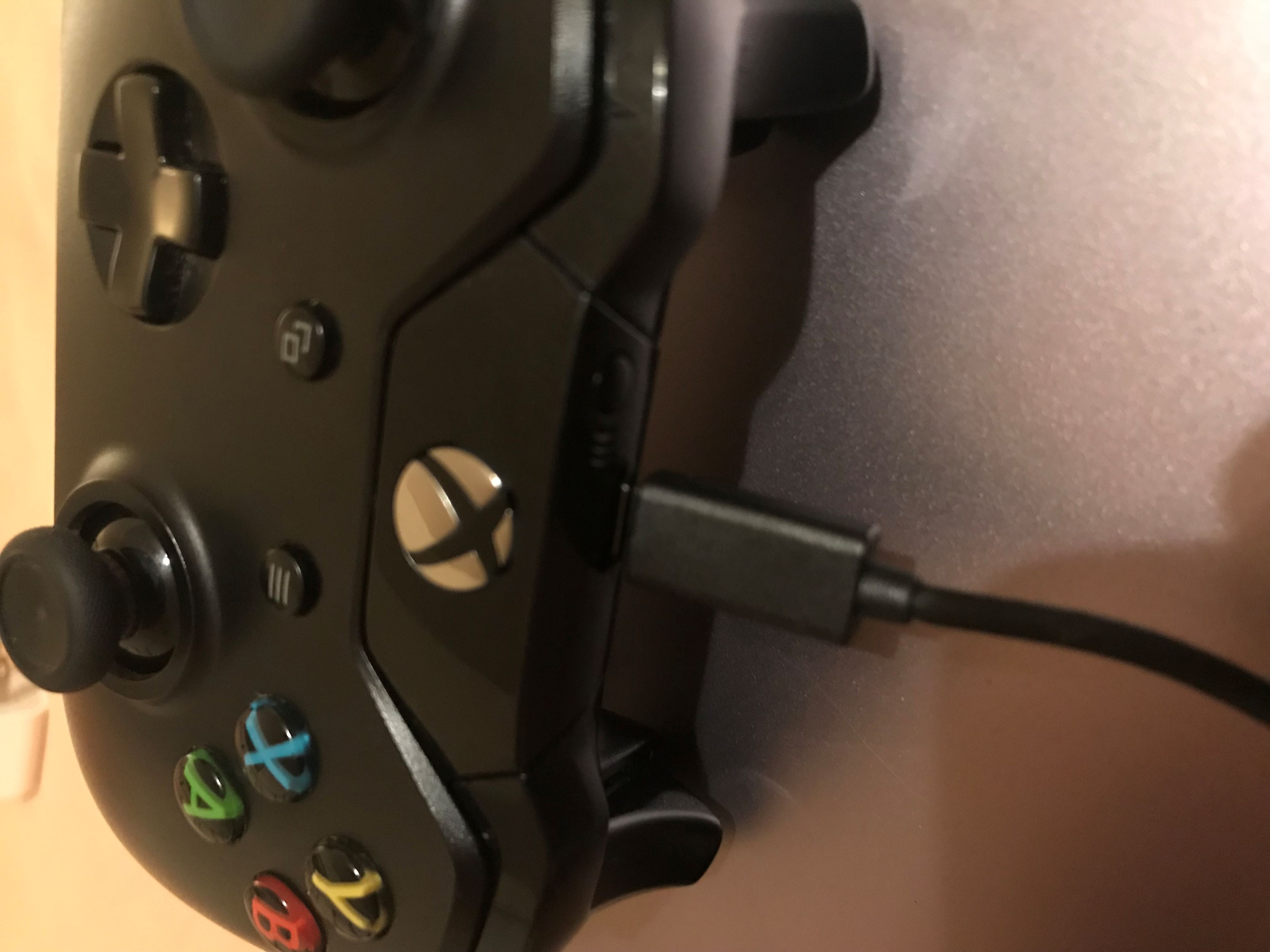 Xbox one controller usb plug/charger plug not connecting and falls right oit [​IMG]