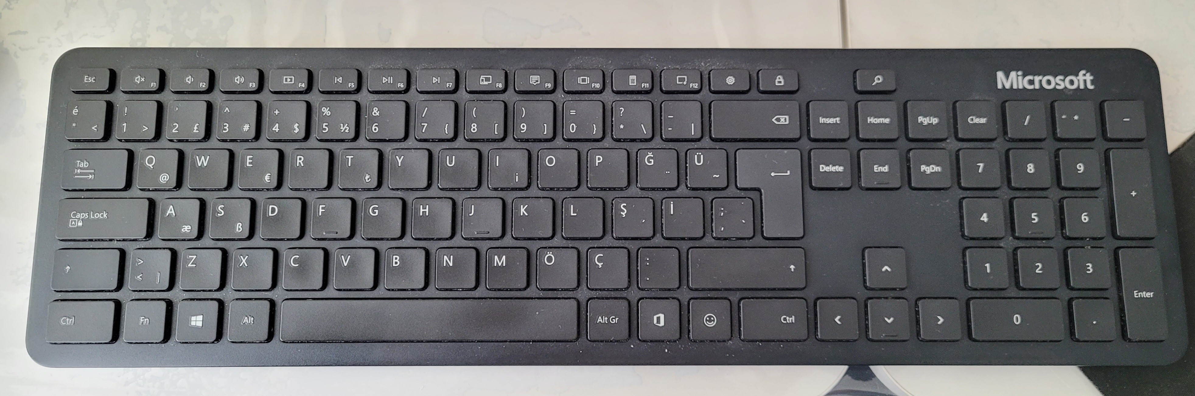 Microsoft Bluetooth Keyboard - How to replace batteries? [​IMG]