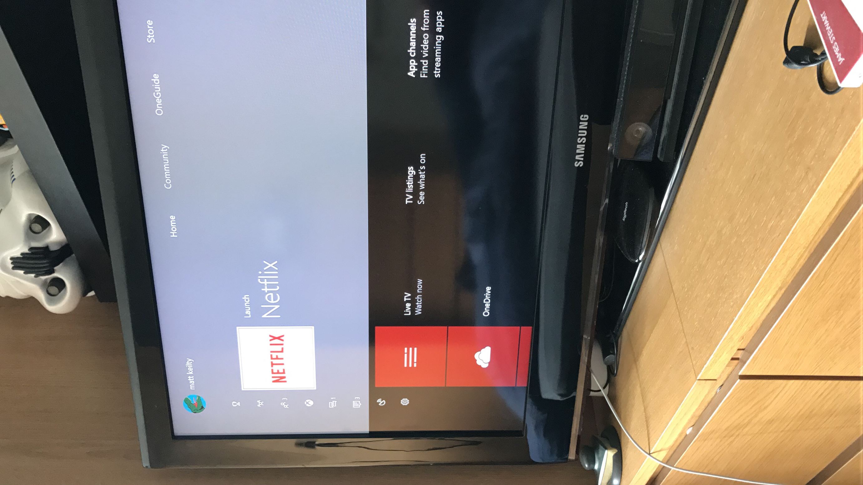 Grey block on Xbox home screen [​IMG]