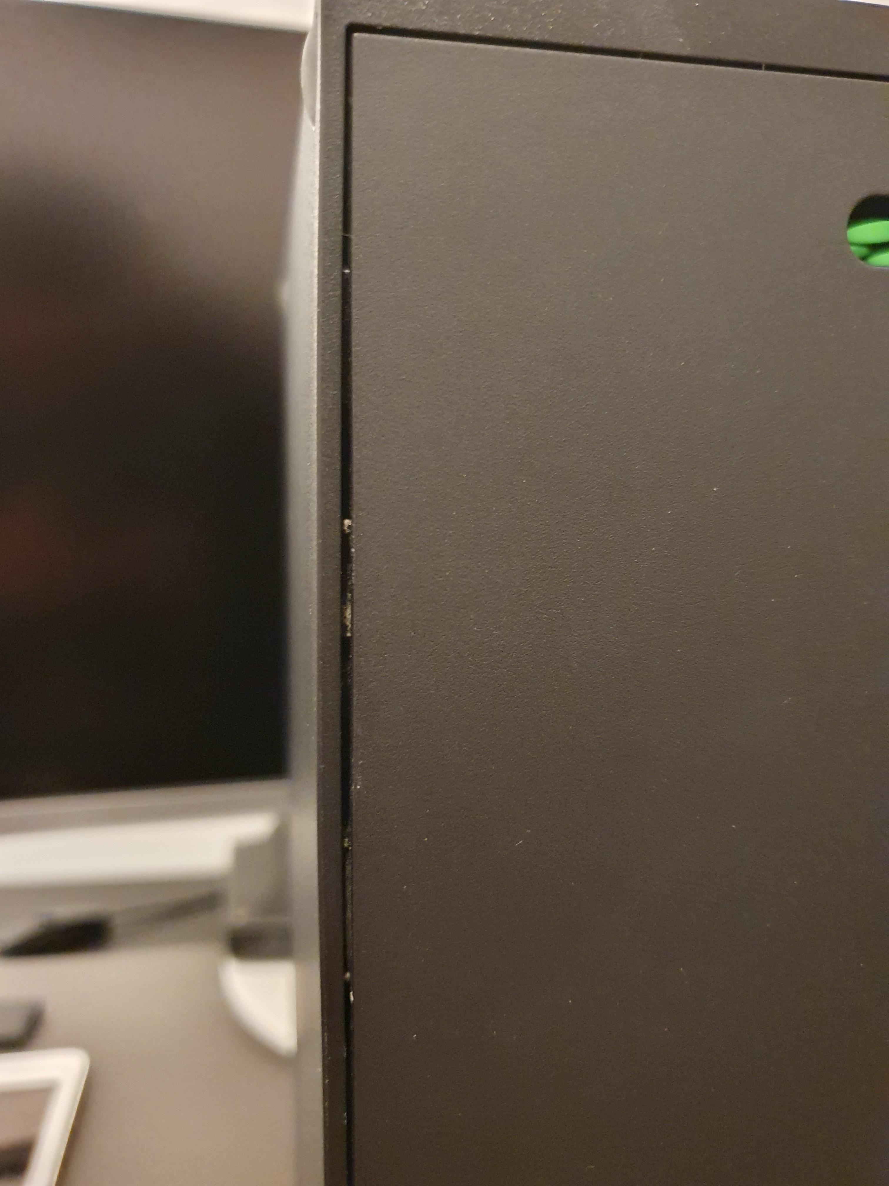 Why my Xbox Series X case look like that? [​IMG]